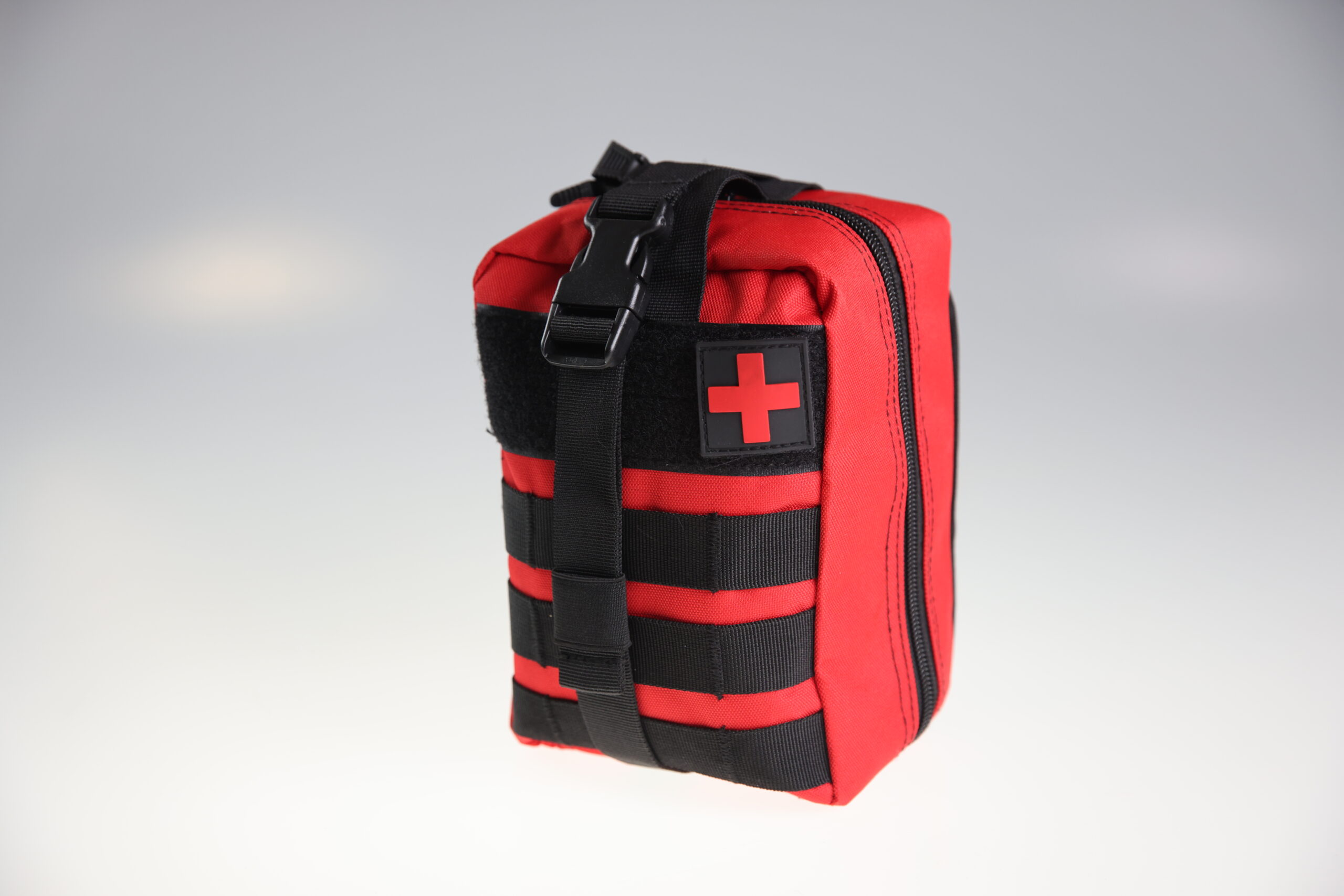 Červená lékárnička - pohled zprava