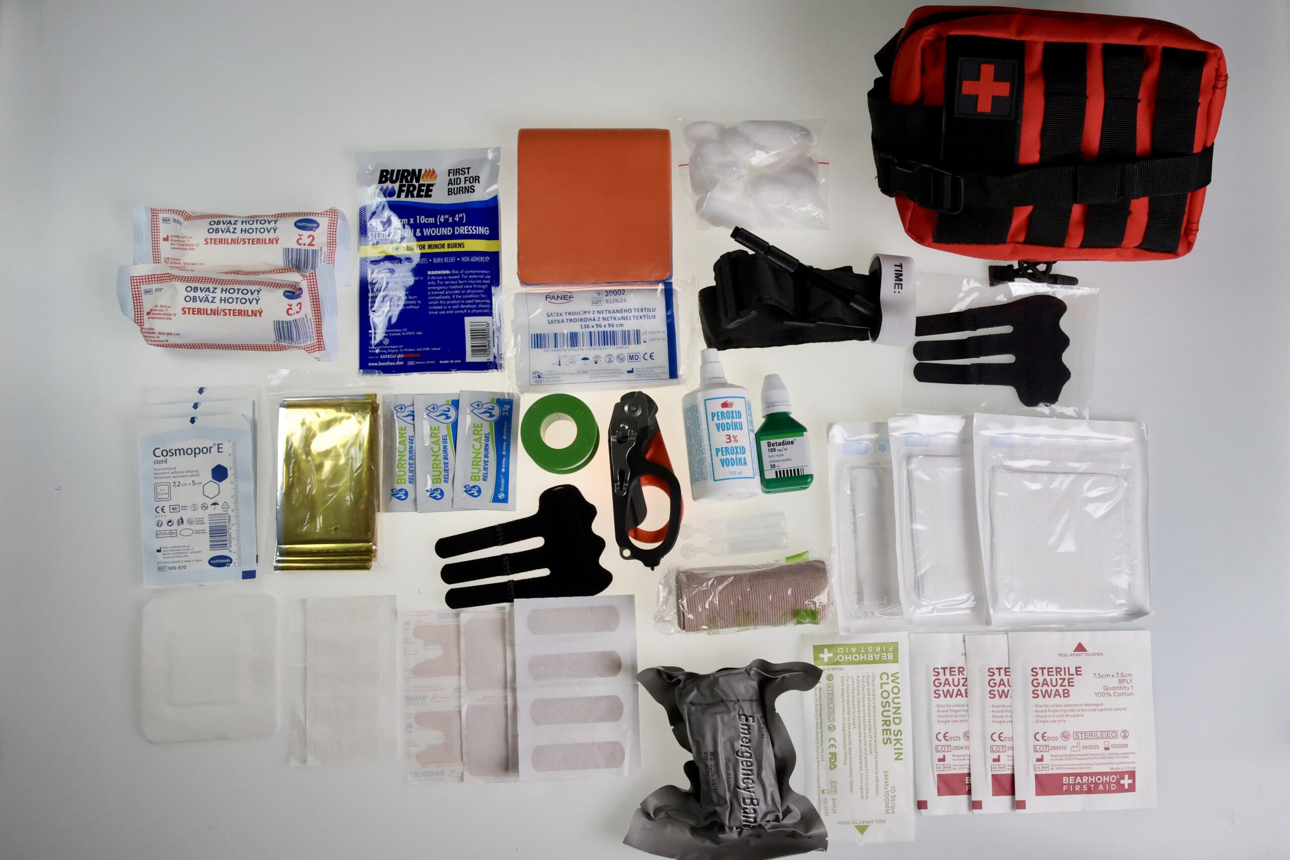 Ukázka základního složení lékárničky